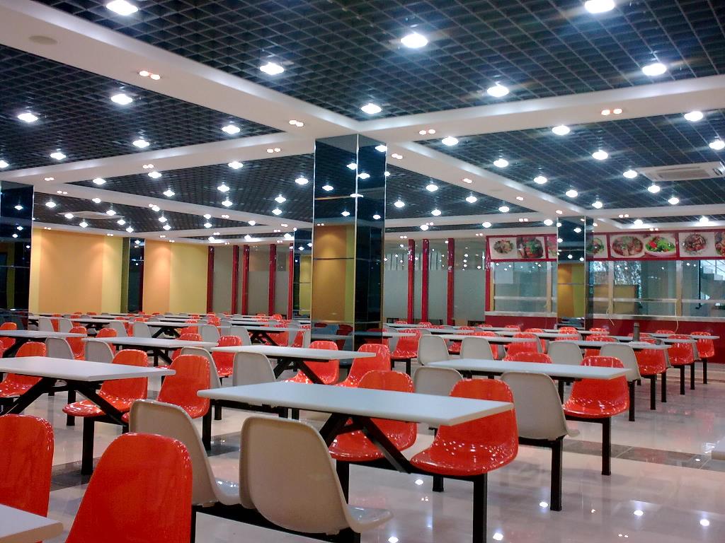 敞亮的就餐餐廳